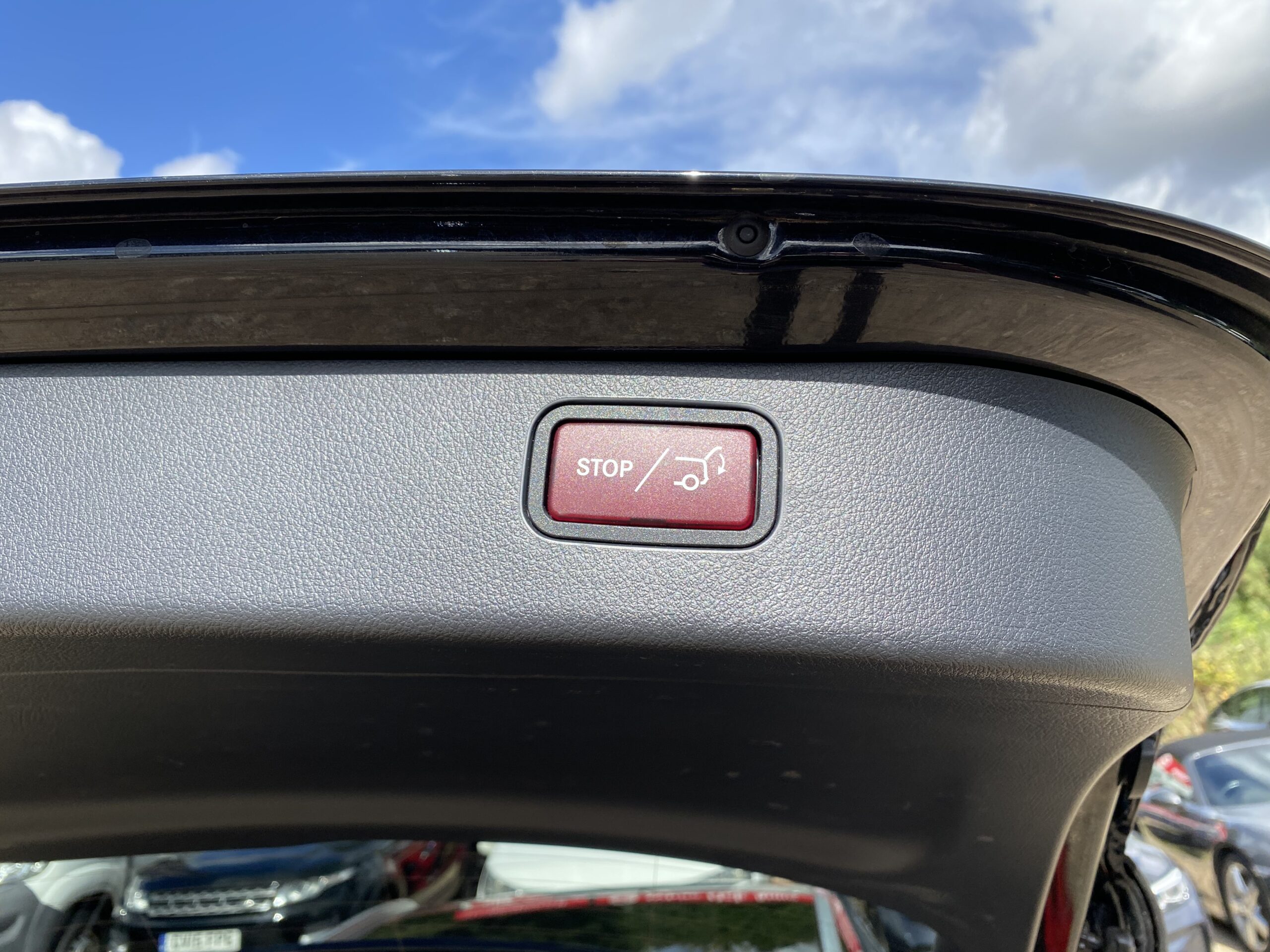 MERCEDES BENZ C-CLASS AMG LINE