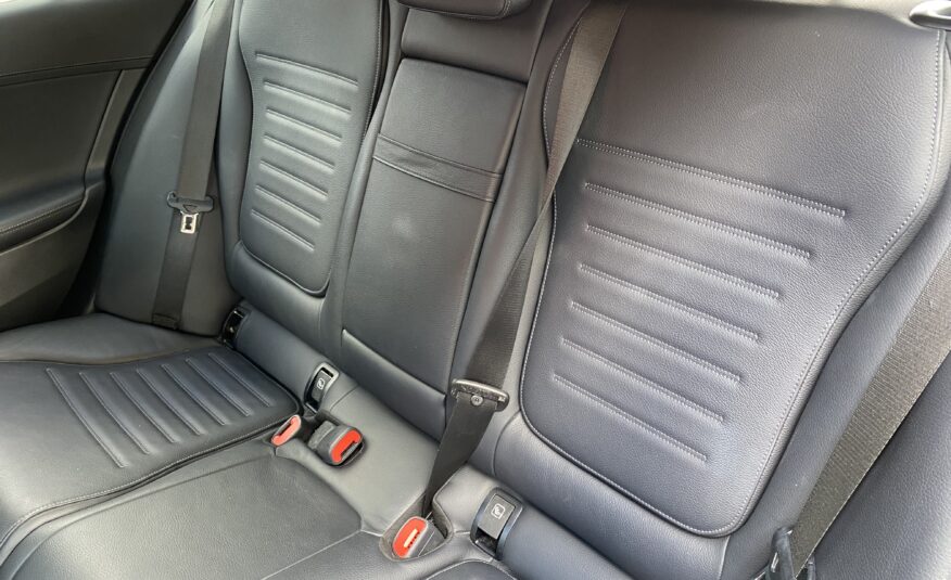 MERCEDES BENZ C-CLASS AMG LINE