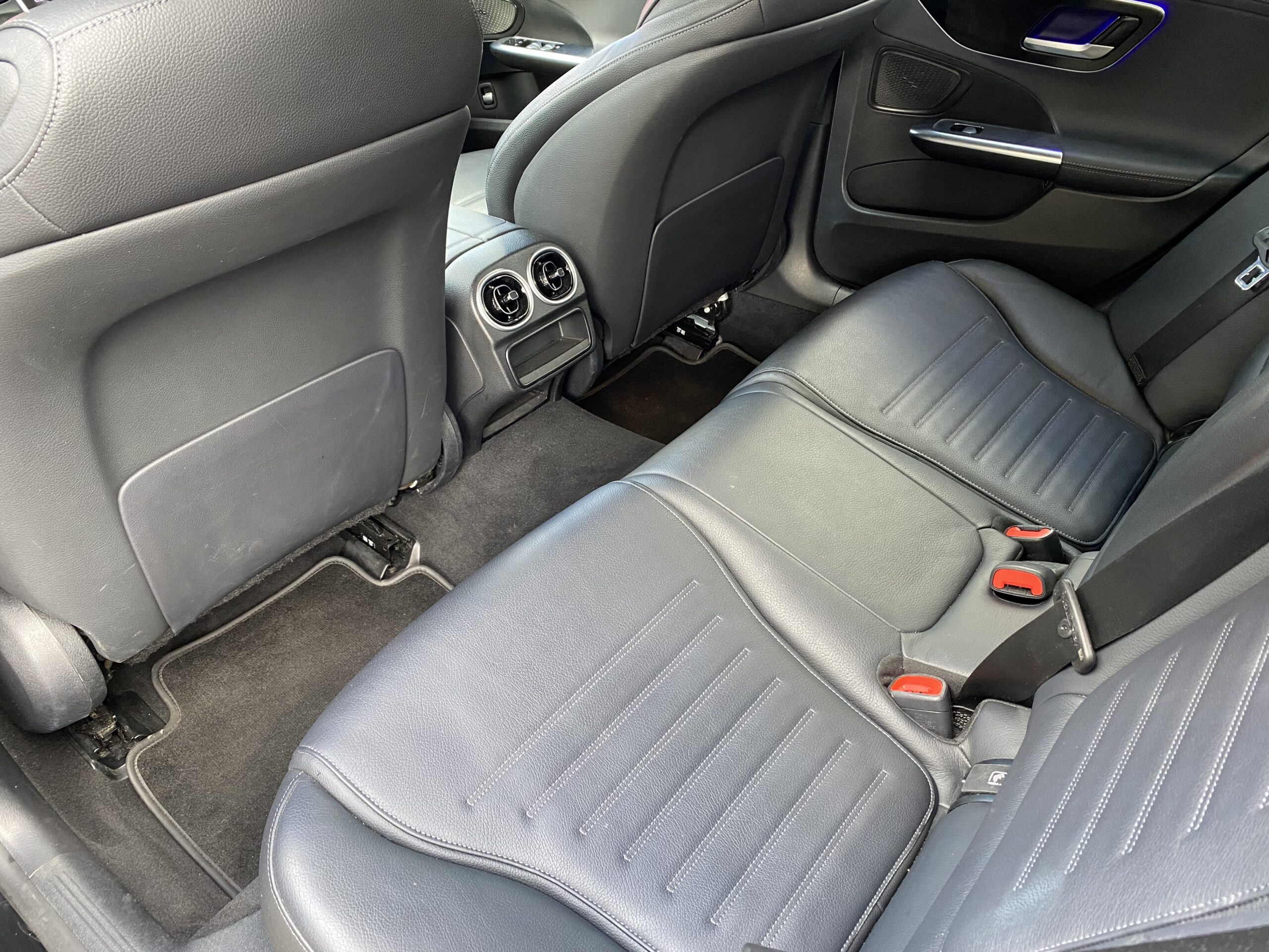 MERCEDES BENZ C-CLASS AMG LINE