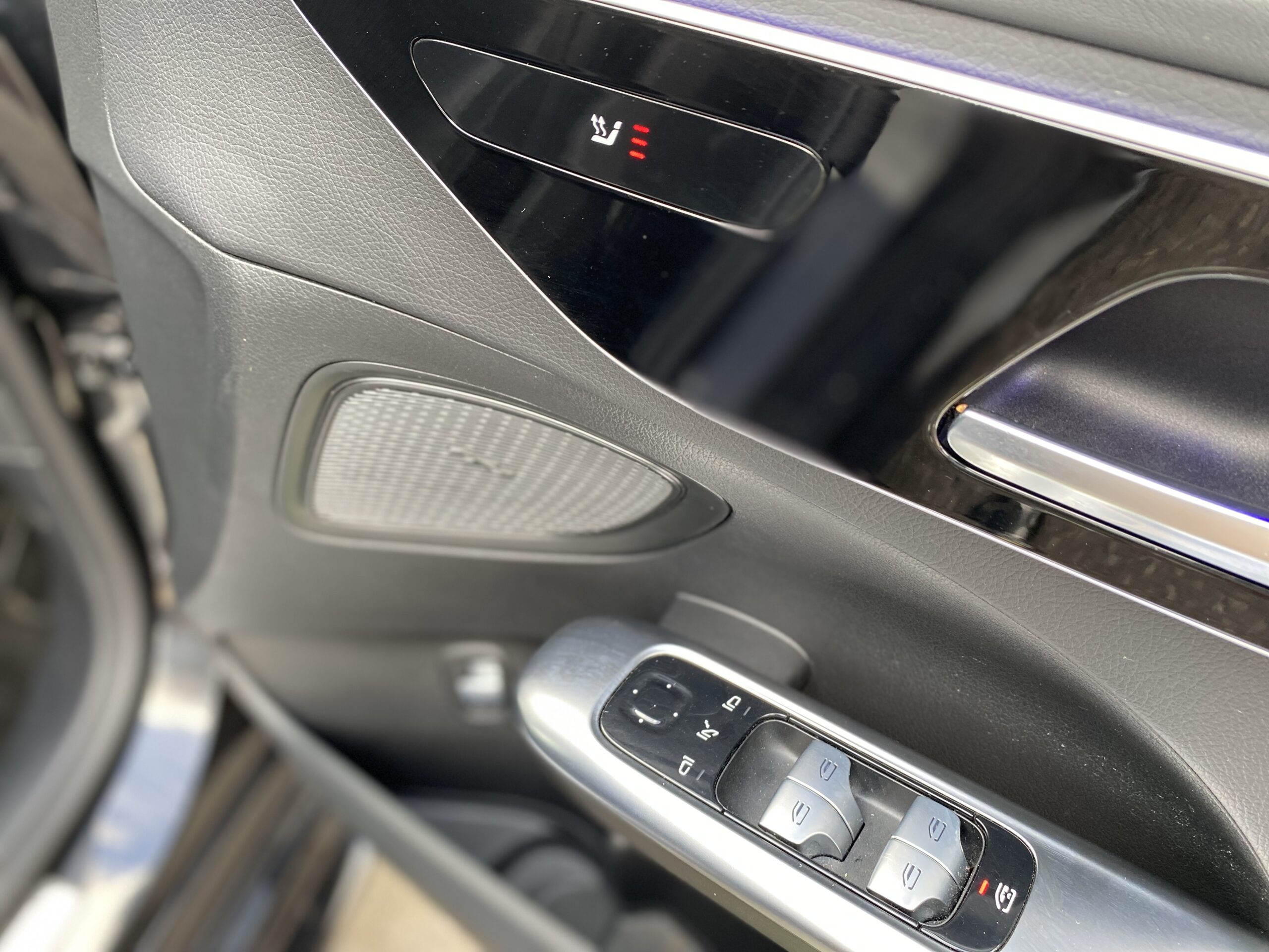 MERCEDES BENZ C-CLASS AMG LINE