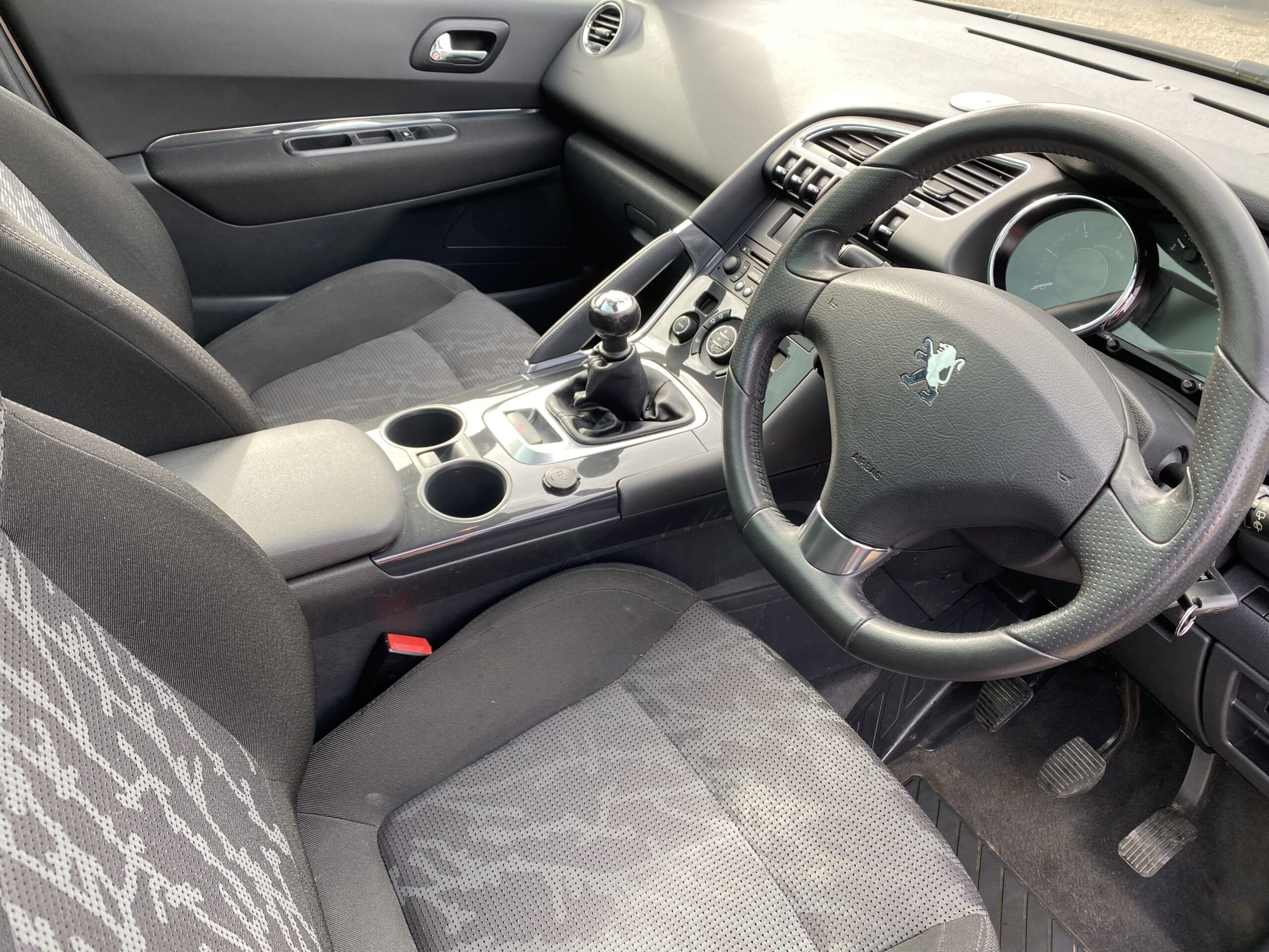 PEUGEOT 3008 EXCLUSIVE